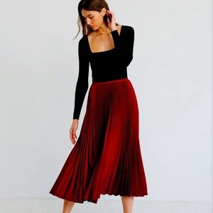 Jenni Kayne Pleated MIDI Skirt in Crimson